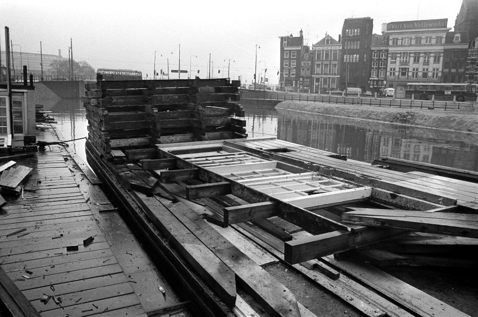 Noordhollands koffiehuis (voor Centraal Station te Amsterdam) wordt afgebroken o, Bestanddeelnr 925-3680