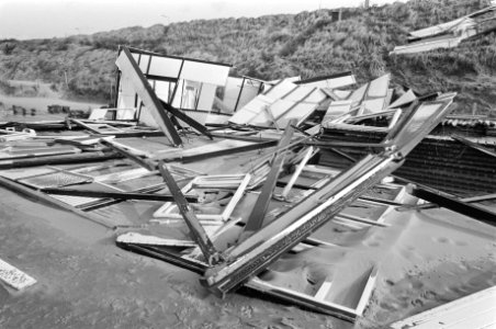 Noordwesterstorm vernielde een strandtent in Zandvoort, Bestanddeelnr 931-3137