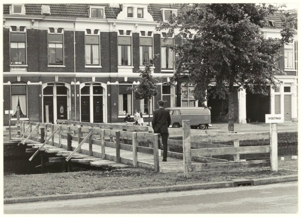 Noodbrug over de Kampersingel i.v.m. herstel Eendjesbrug. NL-HlmNHA 54008979