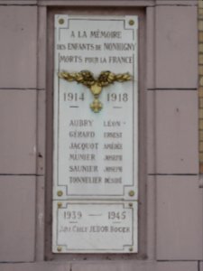 Nonhigny (M-et-M) mairie, plaque monument aux morts pour la France