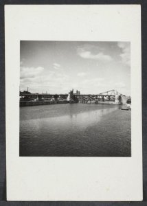 Noodbruggen aangelegd over vernielde bruggen over de Maas in Maastricht Wilhelm, Bestanddeelnr 31004 017.jpg (file redirect) 