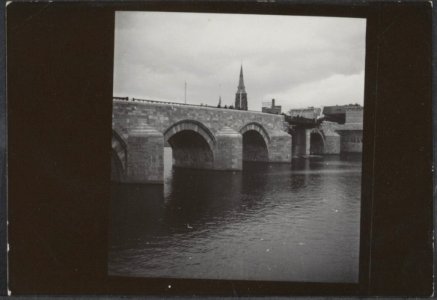 Noodbrug aangelegd over de vernielde bogen van de Sint Servaasbrug in Maastricht, Bestanddeelnr 31004 016