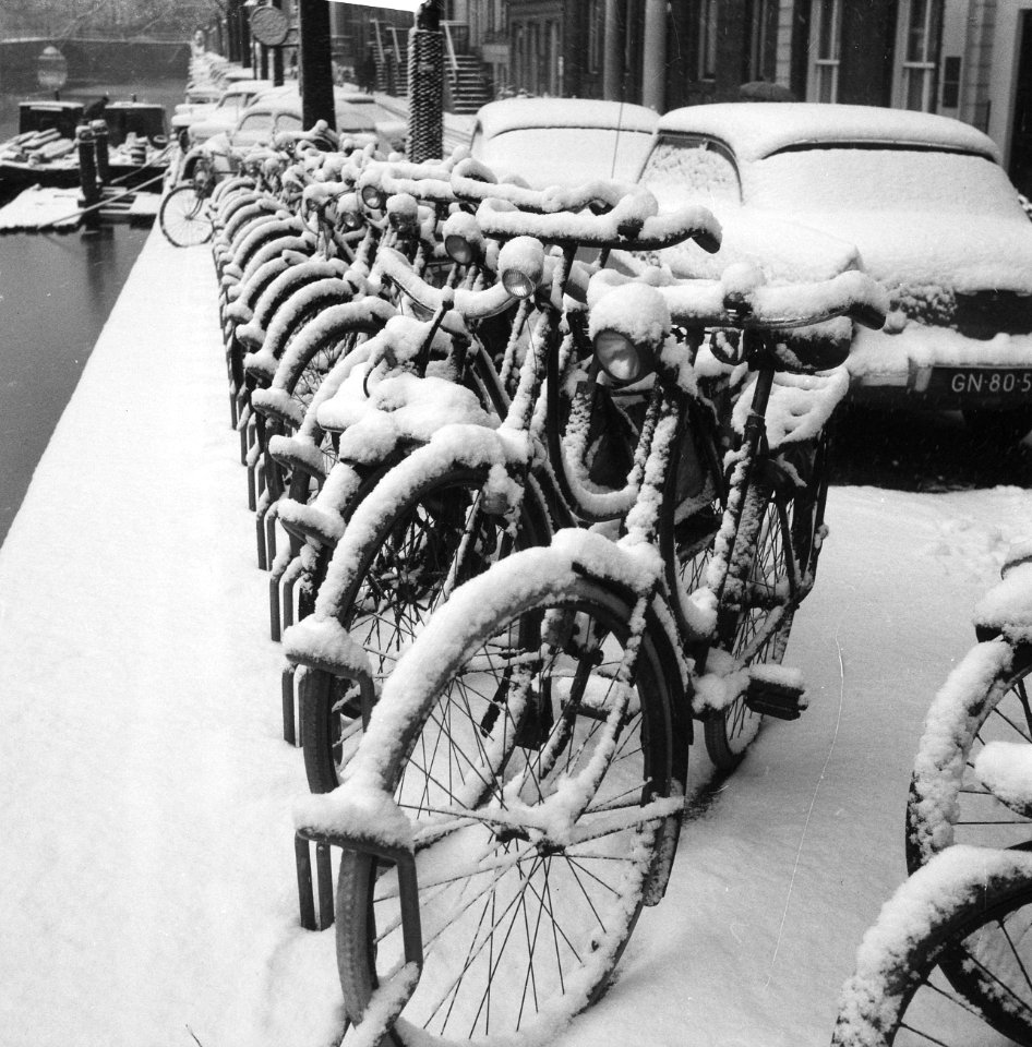 Nog steeds sneeuw in Amsterdam, Bestanddeelnr 913-6355