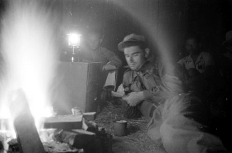 Nog te dikwijls is het noodzakelijk dat de militairen handelend moeten optreden , Bestanddeelnr 1254