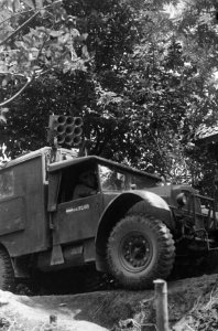 Nog te dikwijls is het noodzakelijk dat de militairen handelend moeten optreden , Bestanddeelnr 1241