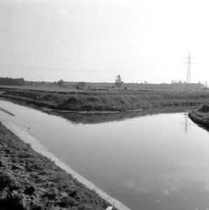 Normalisatie van beken, graven en dempen van sloten, leggen riolering, duikers e, Bestanddeelnr 162-0568