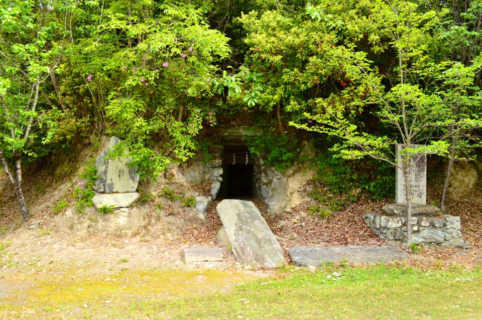 Nomura Hachiman Kofun, entrance