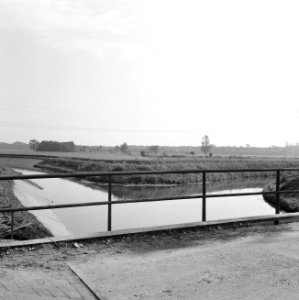 Normalisatie van beken, graven en dempen van sloten, leggen riolering, duikers e, Bestanddeelnr 162-0570