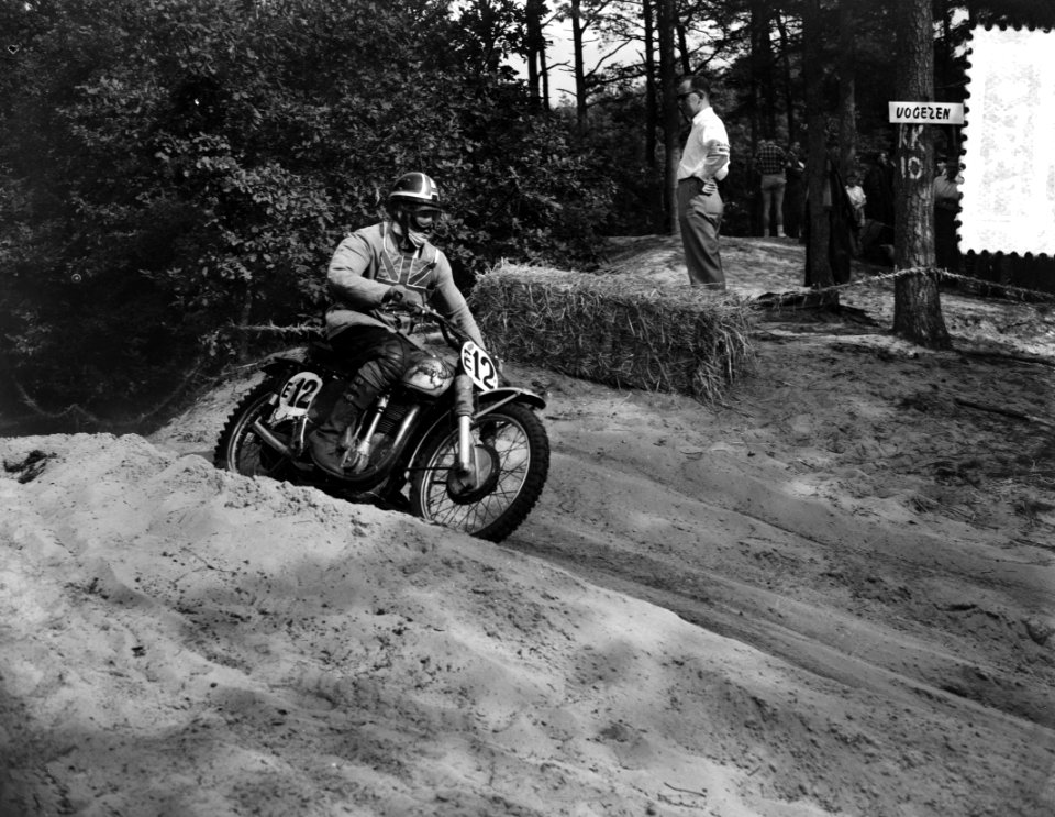 Norg Internationaal motorcross, L. Archer, Bestanddeelnr 907-3074