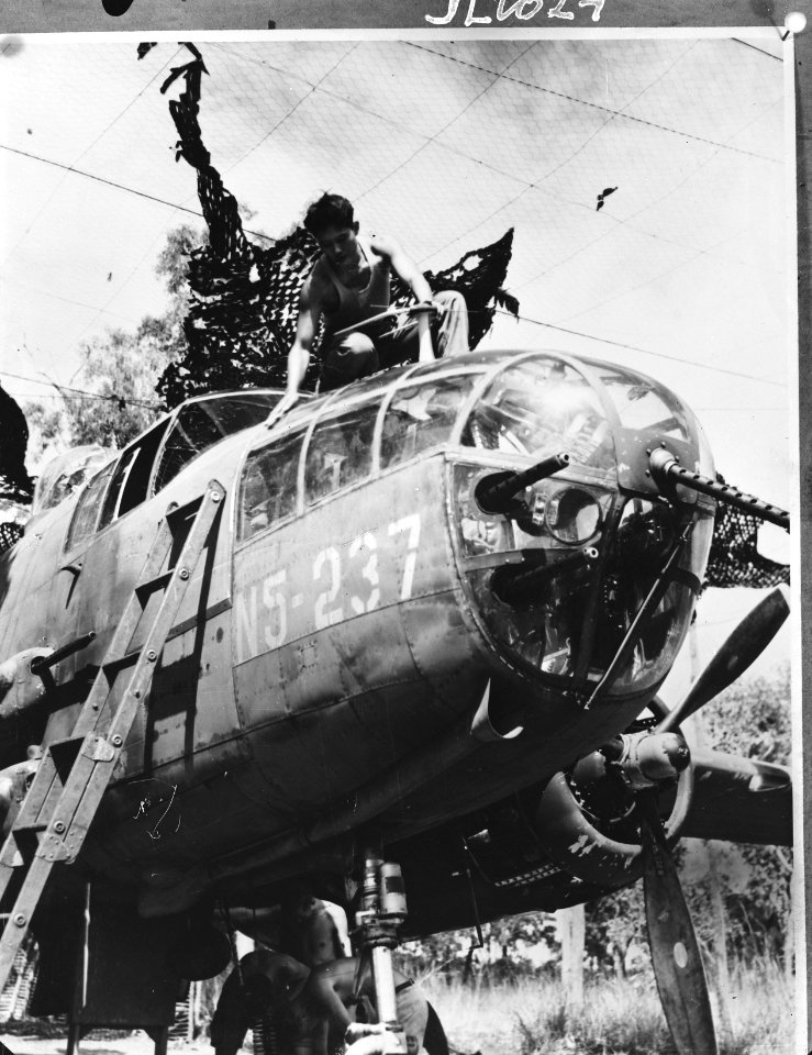 North American B-25 Mitchell bommenwerper van het Nederlandse 18th Squadron op h, Bestanddeelnr 935-3358