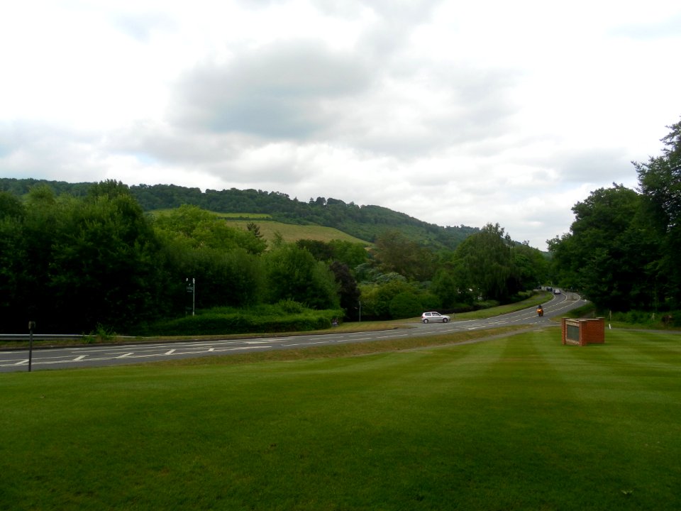 Northeastward view towards North Downs from A25 at Betchworth Park Golf Club, Brockham (July 2013)