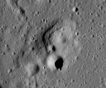 North Complex AS15-P-9370