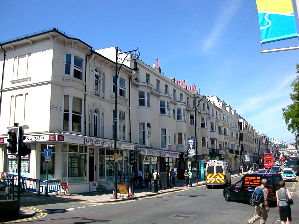 Northward view along Queens Road, Brighton (December 2006)