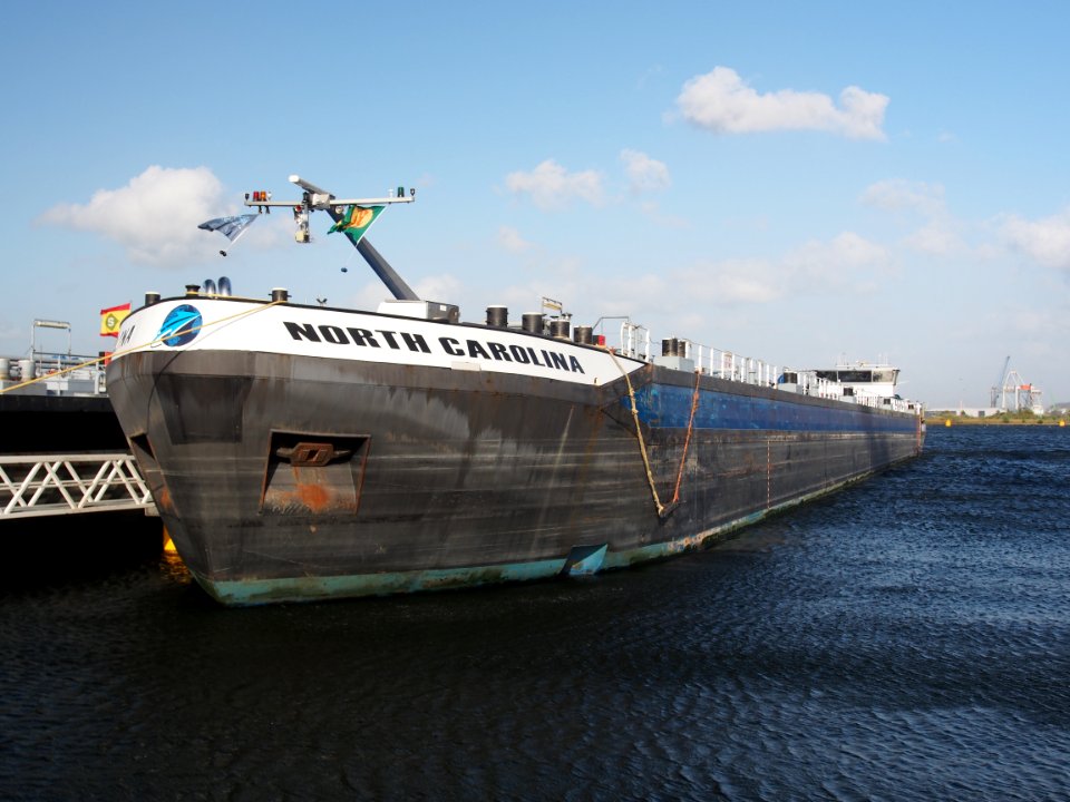 North Carolina (ship, 2009) Kegelligplaats Afrikahaven, Port of Amsterdam