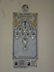 Nordausques (Pas-de-Calais) plaques de guerre dans l'église