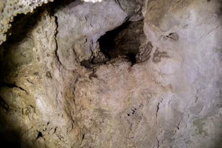 Nordöstliche Felsgrotte in der Weißen Hülle (A 232) 11