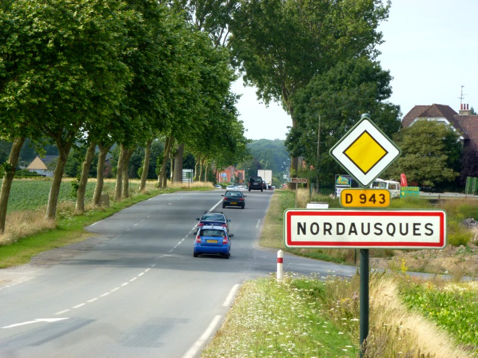 Nordausques (Pas-de-Calais) city limit sign