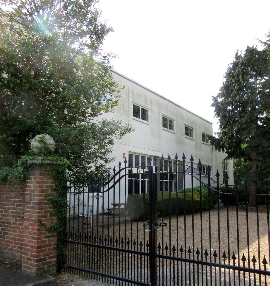 North West Surrey Synagogue, Horvath Close, Oatlands, Weybridge (June 2015) (3)