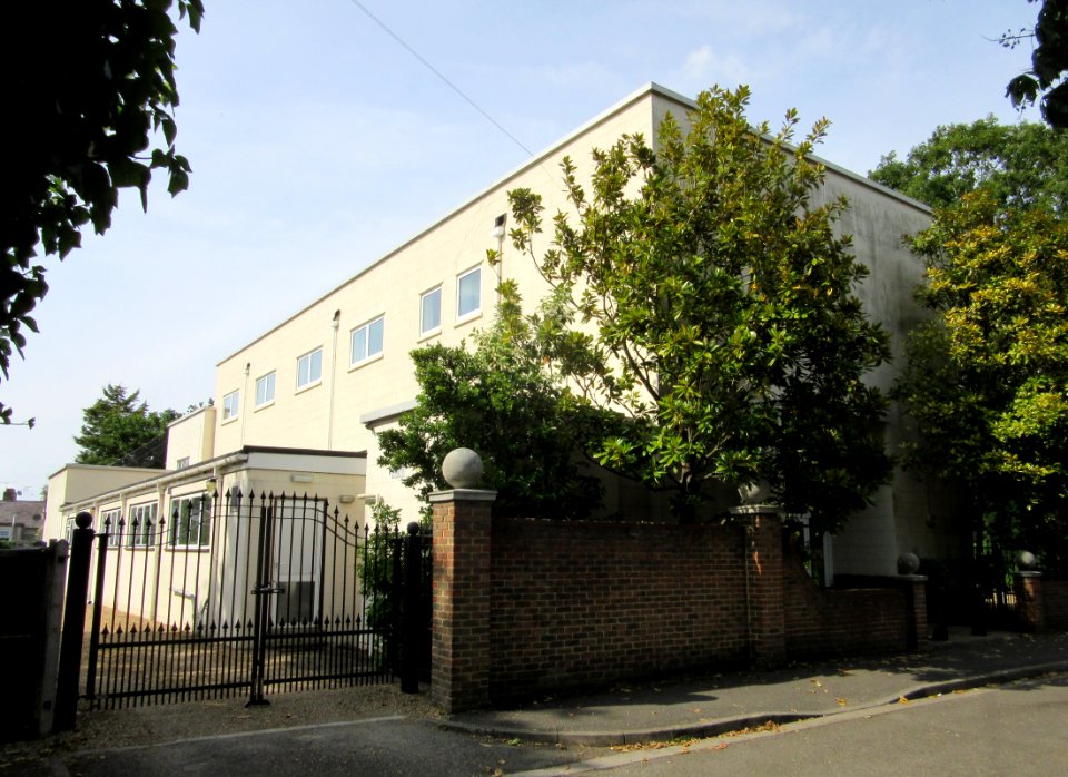 North West Surrey Synagogue, Horvath Close, Oatlands, Weybridge (June 2015) (4)