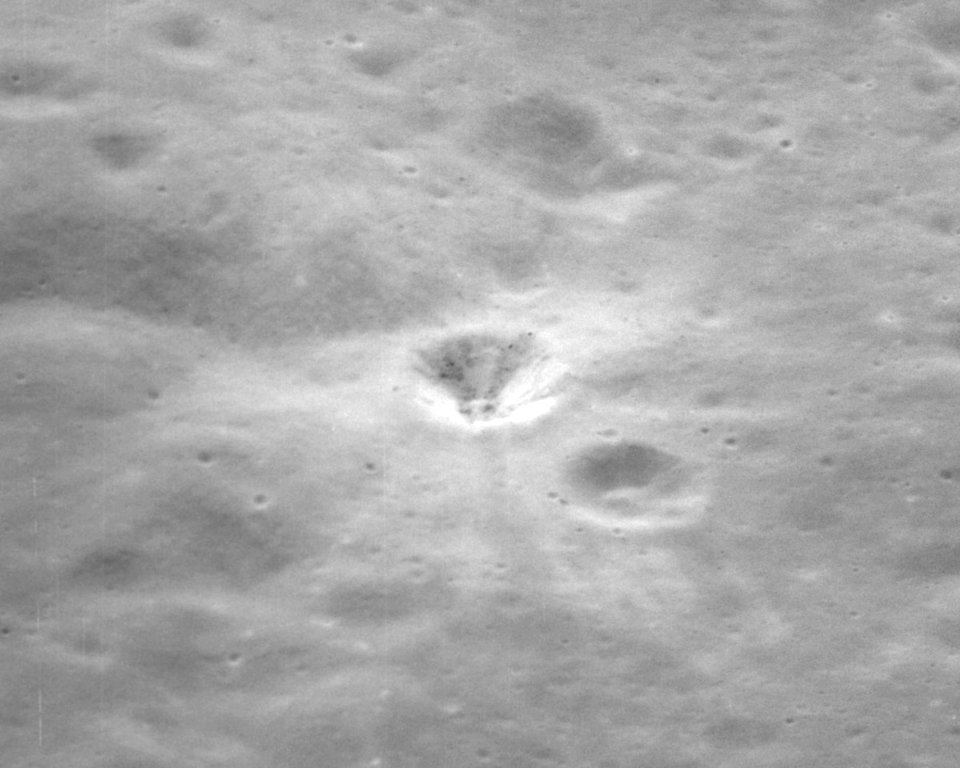 North Ray crater AS14-69-9535