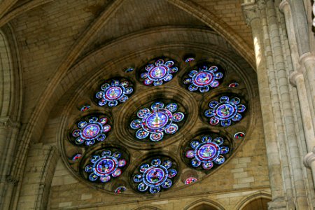 North rose window in Cathedrale Notre-Dame de Laon 2007-05-06