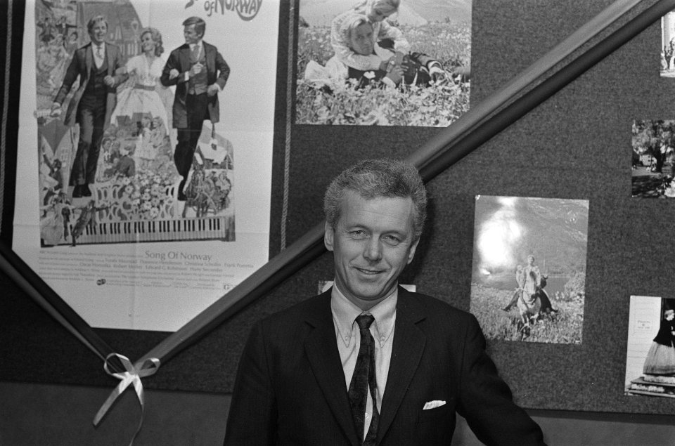 Noorse acteur Toralv Maurstad, die de rol van Edvard Grieg speelt, voor het fil…, Bestanddeelnr 924-3497