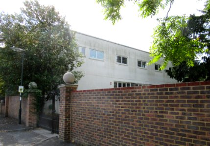 North West Surrey Synagogue, Horvath Close, Oatlands, Weybridge (June 2015) (2)