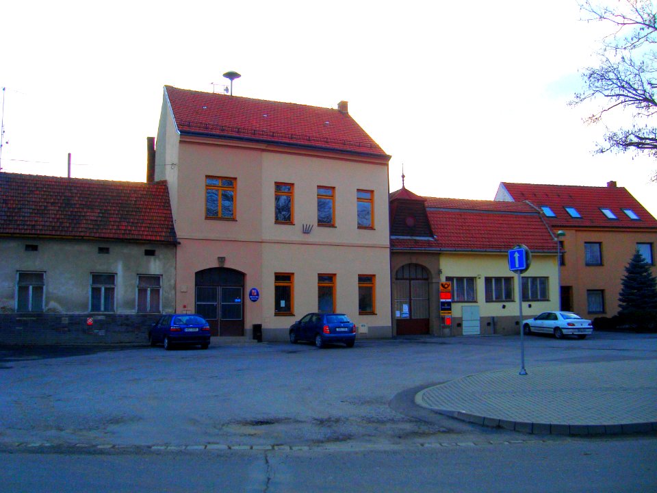 Neslovice obecní úřad a pošta