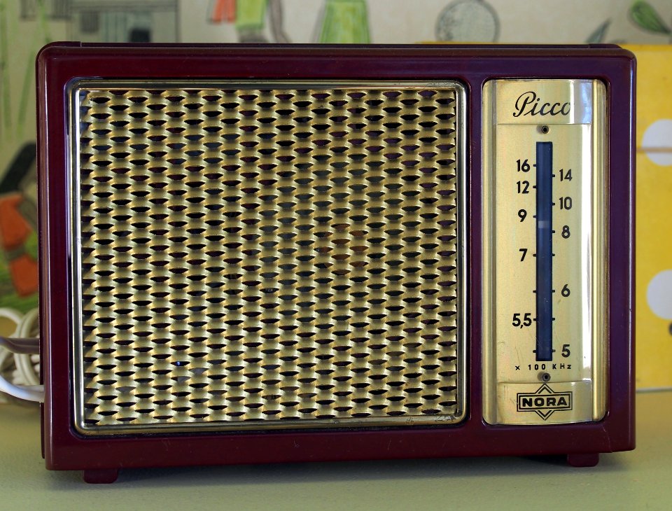 Nora Picco radio receiver