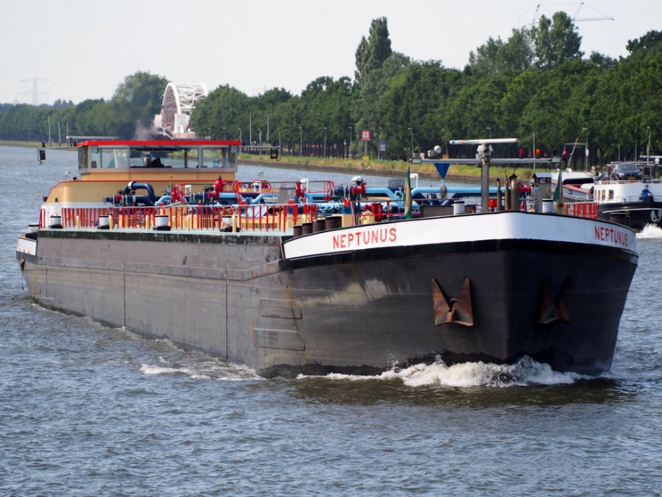 Neptunus (ship, 1987) - ENI 02318139, Amsterdam-Rijn kanaal, pic2
