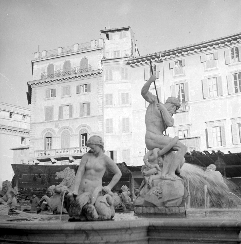 Neptunusfontein op de Piaza Navona, Bestanddeelnr 254-5493