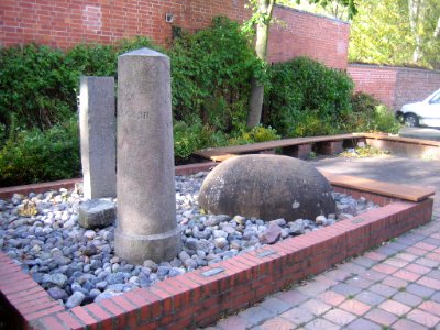 Neubrandenburg Pontanusstraße Meilenstein Wegweiserstein Brohmer Ei