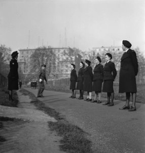 Netherland Women's Auxiliary Corps (Vrijwillig Vrouwen Hulpkorps VHK), Bestanddeelnr 935-3437