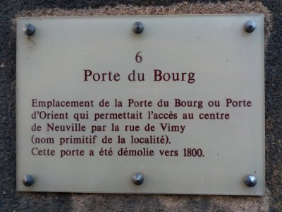 Neuville-sur-Saône - Rue Pierre Dugelay - Plaque emplacement de la Porte du Bourg