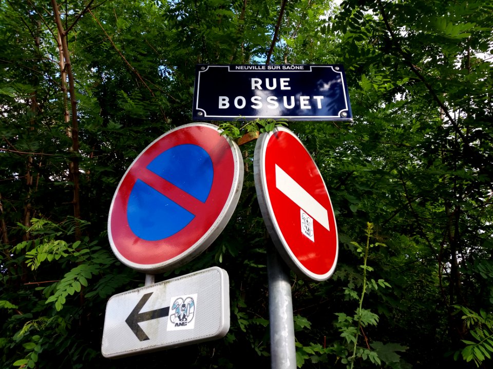 Neuville-sur-Saône - Rue Bossuet, plaque