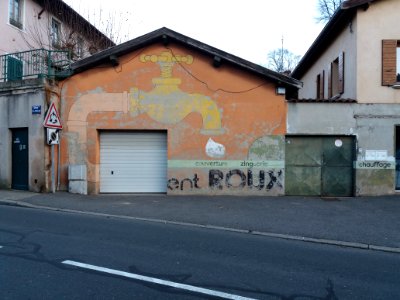 Neuville-sur-Saône - Rue Pierre Dugelay - Ancienne entreprise de couverture zinguerie chauffage