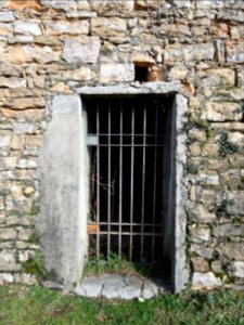 Neuville-sur-Saône - Tour de l'Écho - Grille côté ouest