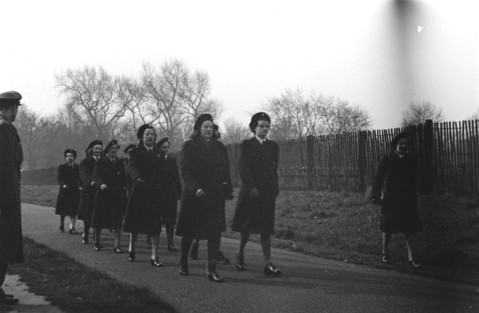 Netherland Women's Auxiliary Corps (Vrijwillig Vrouwen Hulpkorps VHK), Bestanddeelnr 935-3444