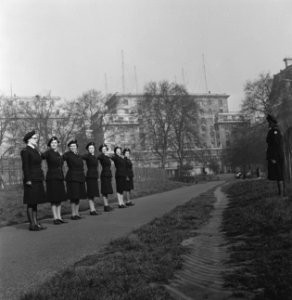 Netherland Women's Auxiliary Corps (Vrijwillig Vrouwen Hulpkorps VHK), Bestanddeelnr 935-3428