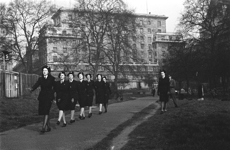 Netherland Women's Auxiliary Corps (Vrijwillig Vrouwen Hulpkorps VHK), Bestanddeelnr 935-3445