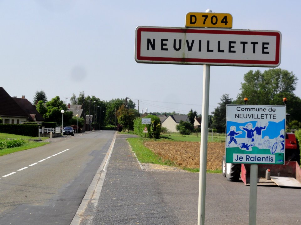 Neuvillette (Aisne) city limit sign