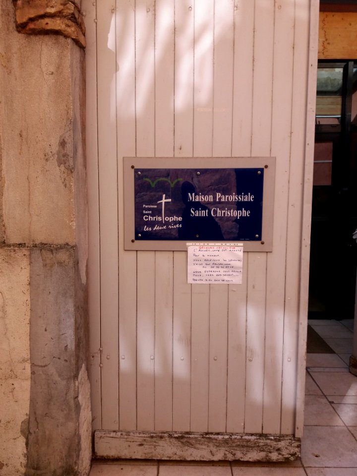 Neuville-sur-Saône - Rue Gacon - Porte de la maison paroissiale Saint Christophe