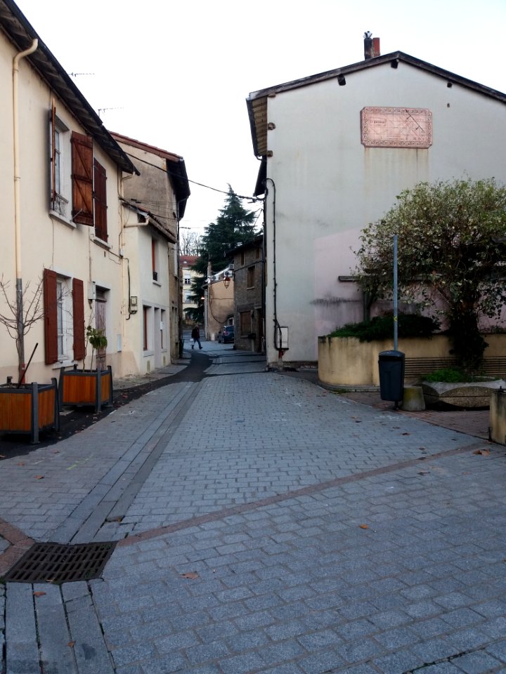 Neuville-sur-Saône - Rue de Vimy - Vers l'est depuis la rue de Biron