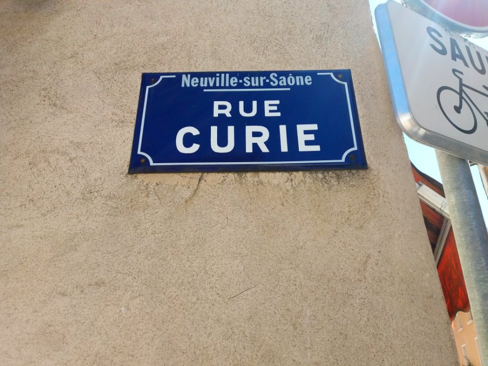 Neuville-sur-Saône - Rue Curie - Plaque