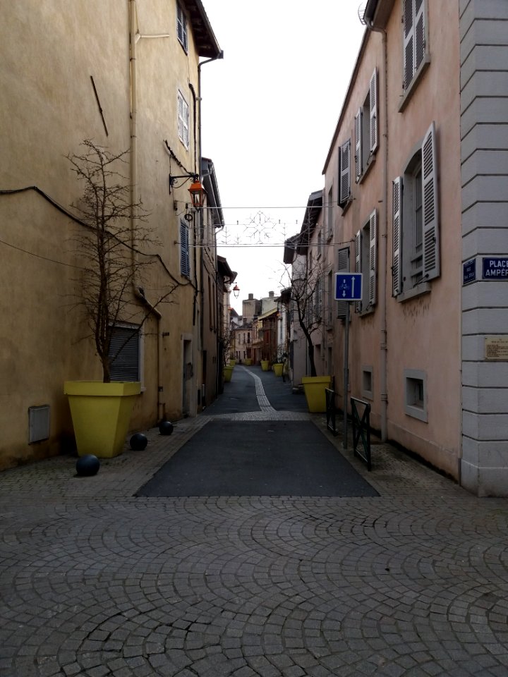 Neuville-sur-Saône - Rue Émile Zola - Depuis la place Ampère