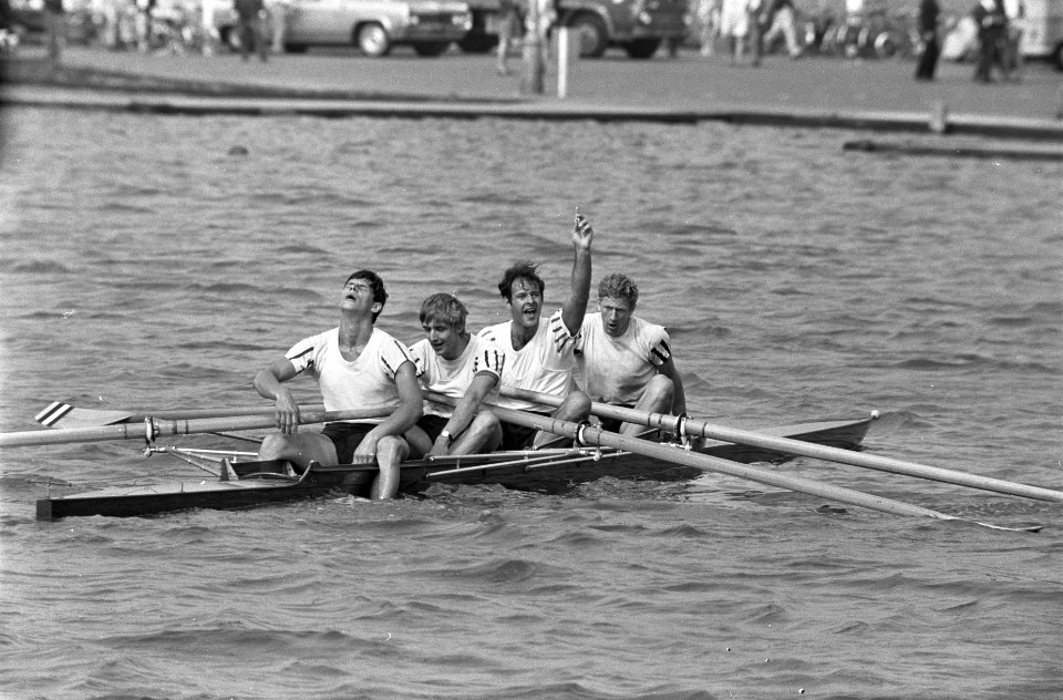 Nereus-vier zonder stuurman na de overwinning, v.l.n.r. Kloosterman, Luynenburg,, Bestanddeelnr 922-5851
