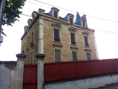 Neuville-sur-Saône - Rue Rey Loras - Château