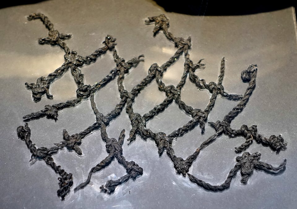 Net fragment, Federsee, c. 4000 BC, reeds - Landesmuseum Württemberg - Stuttgart, Germany - DSC02740
