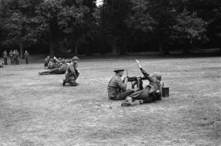 Netherlands Brigade Manoeuvres. Firing heavy machine guns on the range Oefening, Bestanddeelnr 934-9291
