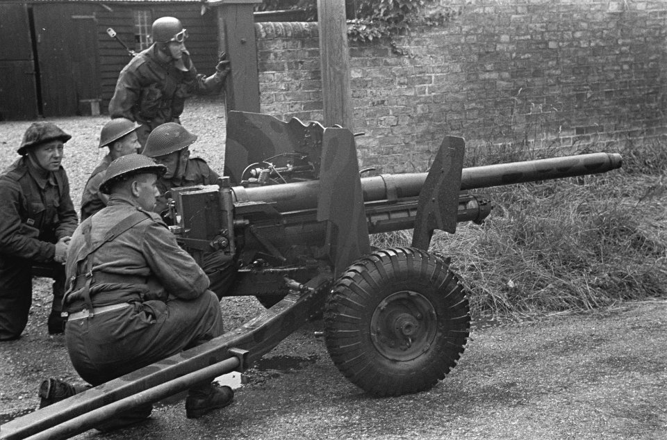 Netherlands Brigade Manoeuvres. A piece of field artillery Oefeningen Prinses I, Bestanddeelnr 934-9288